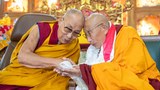 དགའ་ལྡན་ཁྲི་ཐོག་ ༡༠༥ པ་རྗེ་བཙུན་བློ་བཟང་རྡོ་རྗེ་དཔལ་བཟང་པོ་མཆོག་གིས་༧གོང་ས་༧སྐྱབས་མགོན་ཆེན་པོ་མཆོག་ལ་གསར་མཇལ་ཞུས་འདུག