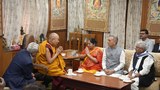 ༧གོང་ས་མཆོག་ནི་འཛམ་གླིང་ཡོངས་སུ་བྱམས་བརྩེ་སྤེལ་ཏེ་གུས་བརྩི་ཐོབ་པའི་དབུ་ཁྲིད་རླབས་ཆེན་ཞིག་རེད་ཅེས། རྒྱ་གར་གྲོས་ཚོགས་འཐུས་མི་སཱཏྱི་པཱལ་སེངྒེ་ནས་འགྲེལ་བརྗོད་གནང་ཡོད་པ།