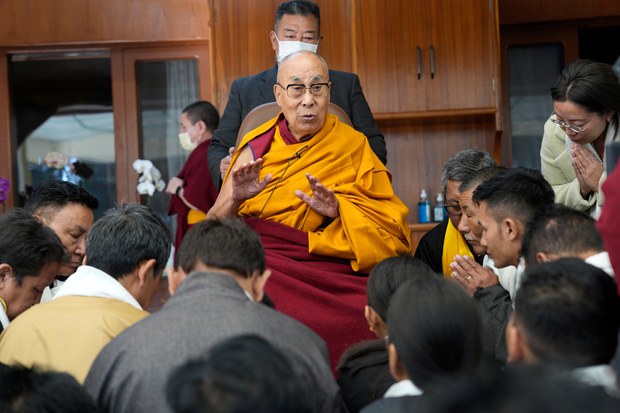 བོད་པའི་གོམས་གཤིས་དེས་འཛམ་གླིང་ལ་མིག་དཔེ་སྟོན་ཐུབ་པ་ཞིག་དགོས་ཞེས། ༸གོང་ས་མཆོག་གིས།