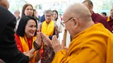 ༸གོང་ས་༸སྐྱབས་མགོན་ཆེན་པོ་མཆོག་གིས་འབྲུག་ཡུལ་ཐེ་བའི་འཛམ་གླིང་ཡུལ་གྲུ་གང་ས་ནས་ཕེབས་པའི་དད་ལྡན་པ་ ༤༠༠ ལ་མཇལ་ཁ་སྩལ།