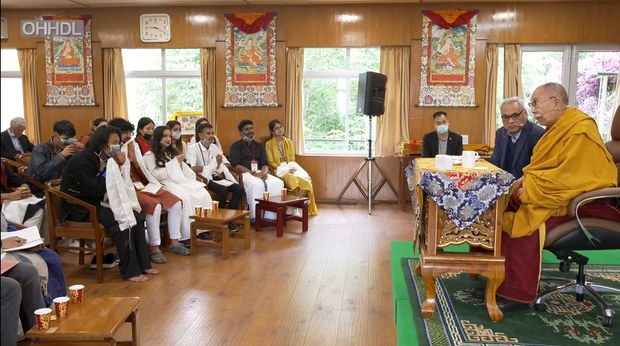 བོད་ཀྱི་ནང་ཆོས་ནི་ཚད་མ་རིག་པ་དང་རིགས་ལམ་ཟུང་འབྲེལ་གྱིས་འགྲོ་སྲོལ་ཡོད་པས། དེང་རབས་ཚན་རིག་དང་ལྷན་ལས་སླ་བོའི་སྒོ་ནས་འགྲོ་ཐུབ་ཀྱི་ཡོད་ཅེས། ༧གོང་ས་མཆོག་གིས་སློབ་ཕྲུག་ཁག་ཅིག་ལ་བཀའ་སྩལ་ཡོད་པ། བོད་ཀྱི་ནང་ཆོས་ནི་ཚད་མ་རིག་པ་དང་རིགས་ལམ་ཟུང་འབྲེལ་གྱིས་འགྲོ་སྲོལ་ཡོད་པས། དེང་རབས་ཚན་རིག་དང་ལྷན་ལས་སླ་བོའི་སྒོ་ནས་འགྲོ་ཐུབ་ཀྱི་ཡོད་ཅེས། ༧གོང་ས་མཆོག་གིས་སློབ་ཕྲུག་ཁག་ཅིག་ལ་བཀའ་སྩལ་ཡོད་པ།