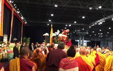 ༧གོང་ས་མཆོག་གིས་ཨ་རིའི་གྲོང་ཁྱེར་ནེའུ་ཡོག་ནང་མཛད་འཆར་དབུ་ཚུགས་པ། ༢༠༡༥།༧།༩