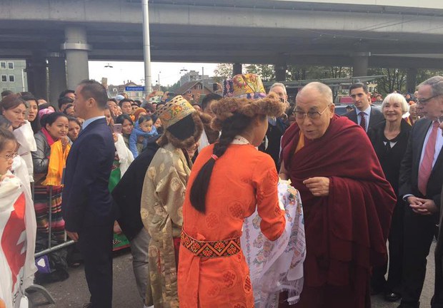༧གོང་ས་མཆོག་སུད་སིའི་གྲོང་ཁྱེར་Bern་ལ་ཞབས་སོར་བདེ་བར་འཁོད་སྐབས། ༢༠༡༦།༡༠།༡༢