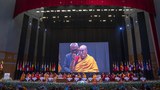 ༸གོང་ས་མཆོག་གིས་རྒྱལ་སྤྱིའི་དགེ་འདུན་པའི་གླེང་སྟེགས་དབུ་འབྱེད་མཛད་པ།