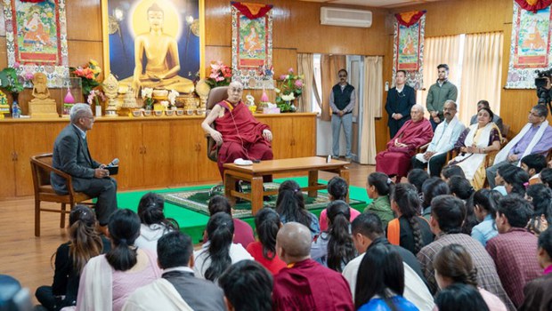༧གོང་ས་སྐྱབས་མགོན་ཆེན་པོ་མཆོག་གིས་རྒྱ་གར་གྱི་མཐོ་སློབ་འདྲ་མིན་གྱི་སློབ་མ་ཚོར་མཇལ་མོལ་སྐབས། ༢༠༡༩།༡༠།༢༥ ༧གོང་ས་སྐྱབས་མགོན་ཆེན་པོ་མཆོག་གིས་རྒྱ་གར་གྱི་མཐོ་སློབ་འདྲ་མིན་གྱི་སློབ་མ་ཚོར་མཇལ་མོལ་སྐབས། ༢༠༡༩།༡༠།༢༥
