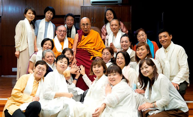 ཉི་ཧོང་གི་བོད་དོན་རྒྱབ་སྐྱོར་བ་དང་སྒྱུ་རྩལ་བ་ཁག་ཅིག་༧གོང་ས་མཆོག་ལ་མཇལ་ཁ་ཞུས་འདུག