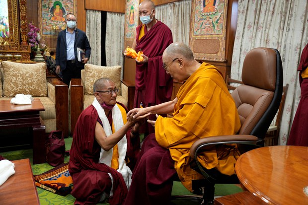 ༧གོང་ས་མཆོག་གིས་གང་ཉིད་དགུང་ལོ་བརྒྱ་ལྷག་བཞུགས་ཐུབ་ངེས་ཡིན་པ་བཀའ་བསྩལ་འདུག ༧གོང་ས་མཆོག་གིས་གང་ཉིད་དགུང་ལོ་བརྒྱ་ལྷག་བཞུགས་ཐུབ་ངེས་ཡིན་པ་བཀའ་བསྩལ་འདུག