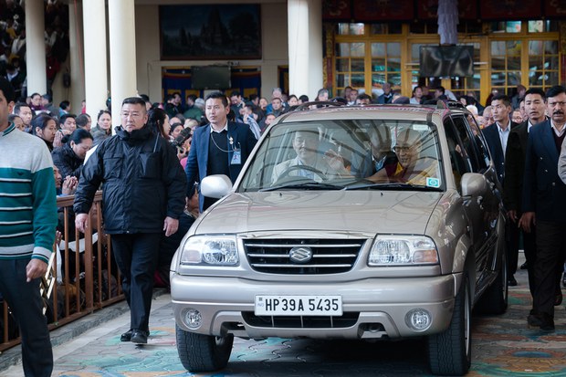 ༧གོང་ས་རྒྱལ་བ་རིན་པོ་ཆེ་མཆོག་བཞུགས་སྒར་ཕོ་བྲང་དུ་ཕེབས་བཞིན་པ། ༢༠༡༧།༣།༡༤