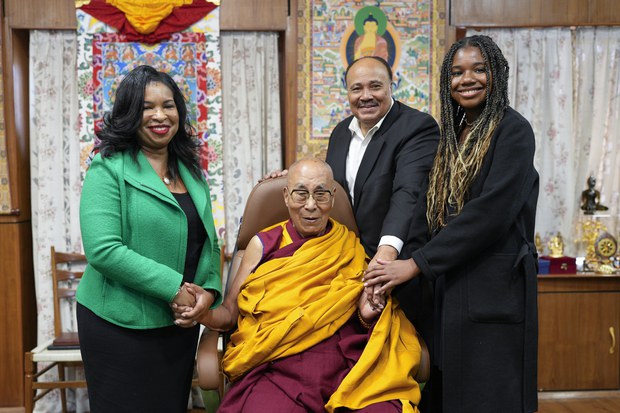 ༸གོང་ས་མཆོག་གིས་མར་ཊིན་ལུ་ཐར་ཀིང་མཆོག་གི་སྲས་ལ་མཇལ་ཁ་སྩལ་བ།