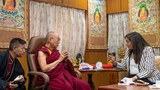 བོད་དོན་དམིགས་བསལ་འབྲེལ་མཐུད་པ་ལྕམ་ཨཛ་ར་ཛི་ཡ་ལགས་ཀྱིས་༸གོང་ས་མཆོག་ལ་ཨ་རིའི་སྲིད་འཛིན་བྷའི་ཌན་མཆོག་གི་སྐུ་ཚབ་བྱས་ནས་འཚམས་འདྲི་ཞུས་ཡོད་པ།