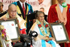 ༧གོང་ས་མཆོག་མེ་སོར་གཙུག་ལག་སློབ་ཆེན་དུ་ཆིབས་བསྒྱུར་གནང་སྐབས། ༢༠༡༦།༡༢།༡༣