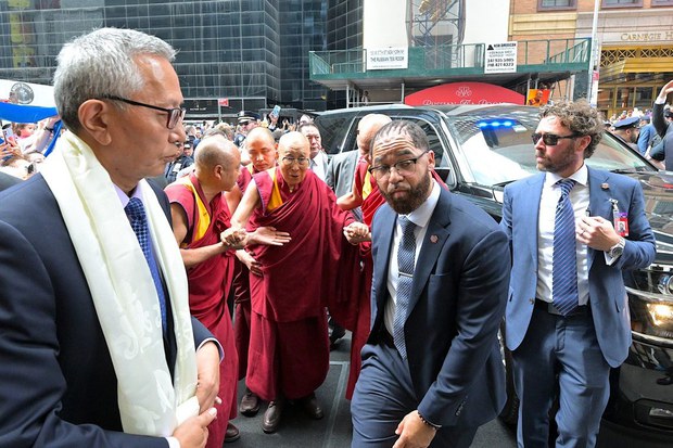 ༧གོང་ས་མཆོག་ཨ་རིར་ཞབས་སོར་བདེ་བར་འཁོད་ཡོད་པ་དང་ད་ལྟའི་ཆར་ཞབས་པུས་སྨན་བཅོས་ལས་མཛད་འཆར་གཞན་པ་གང་ཡང་མེད་པ་རེད་འདུག ༧གོང་ས་མཆོག་ཨ་རིར་ཞབས་སོར་བདེ་བར་འཁོད་ཡོད་པ་དང་ད་ལྟའི་ཆར་ཞབས་པུས་སྨན་བཅོས་ལས་མཛད་འཆར་གཞན་པ་གང་ཡང་མེད་པ་རེད་འདུག