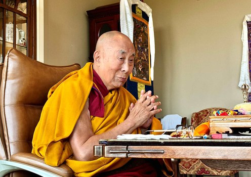 ༧གོང་ས་༧སྐྱབས་མགོན་ཆེན་པོ་མཆོག་གིས་ཨ་རིའི་ནིའུ་ཡོག་མངའ་སྡེའི་བྱང་ཕྱོགས་སཡེ་ར་ཁསི་(Syracuse)་རི་སྤྱི་ཟླ་༨པའི་ཚེས་༤ཉིན་ཚེས་གཏོར་གཏོང་གནང་བཞིན་པ། ༠༨།༠༤།༢༠༢༤