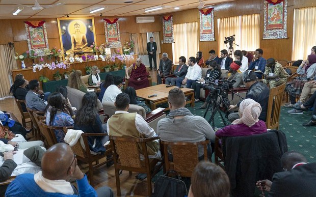 ༧གོང་ས་མཆོག་གིས་འཁྲུག་རྩོད་ཡོད་པའི་རྒྱལ་ཁབ་ཁག་ཅིག་གི་གཞོན་སྐྱེས་འགོ་ཁྲིད་ཚོར་བཀའ་སློབ་གནང་སྐབས། ༢༠༡༨།༡༠།༢༤ ༧གོང་ས་མཆོག་གིས་འཁྲུག་རྩོད་ཡོད་པའི་རྒྱལ་ཁབ་ཁག་ཅིག་གི་གཞོན་སྐྱེས་འགོ་ཁྲིད་ཚོར་བཀའ་སློབ་གནང་སྐབས། ༢༠༡༨།༡༠།༢༤
