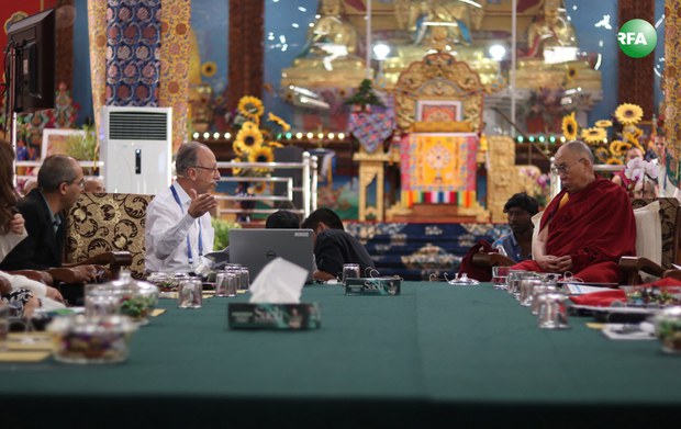 ༧གོང་ས་མཆོག་དབུ་བཞུཊ་ཐོག་འབྲས་སྤུངས་བློ་གསལ་གླིང་གྲྭ་ཚང་དུ་ནང་ཆོས་དང་ཚན་རིག་བར་མཁས་བའི་བགྲོ་གླེང་གནང་བཞིན་པ། ༢༠༡༦།༡༢།༡༩ ༧གོང་ས་མཆོག་དབུ་བཞུཊ་ཐོག་འབྲས་སྤུངས་བློ་གསལ་གླིང་གྲྭ་ཚང་དུ་ནང་ཆོས་དང་ཚན་རིག་བར་མཁས་བའི་བགྲོ་གླེང་གནང་བཞིན་པ། ༢༠༡༦།༡༢།༡༩