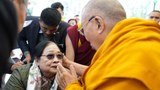 ༸གོང་ས་༸སྐྱབས་མགོན་ཆེན་པོ་མཆོག་གིས་ཝིཡེཏ་ནམ་ནས་ཡིན་པའི་འབྲས་ནད་ནད་པ་ཞིག་ཐེ་བའི་མི་མང་ཁག་ཅིག་ལ་མཇལ་ཁ་སྩལ་བ་བརྒྱུད་མཇལ་བཅར་བའི་རྒྱུད་ལ་ཆོས་ཉམས་ལེན་གྱི་དང་འདོད་སྐྱེད་འདུག