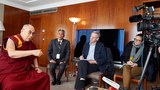 ༧གོང་ས་མཆོག་གིས་སུད་སི་ཇི་ནི་ཝ་རུ་གསར་འགོད་པའི་དྲི་བར་བཀའ་ལན་གནང་བཞིན་པ། ༢༠༡༦།༣།༡༡