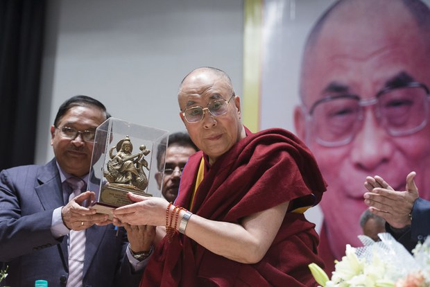 ༧གོང་ས་མཆོག་རྒྱ་གར་གྱི་རྒྱལ་ས་ལྡི་ལི་གསར་བའི་RML་སྨན་ཁང་དུ་ཕེབས་སྐབས། ༢༠༡༥།༡།༢༠