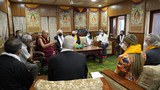 ༧གོང་ས་མཆོག་གིས་བོད་ཀྱི་ཐེབས་རྩའི་འགོ་ལས་སྦྱིན་བདག་དང་ཝིཡེཏ་ནམ་གྱི་དད་ལྡན་པ་ཚོར་མཇལ་ཁ་བསྩལ་འདུག