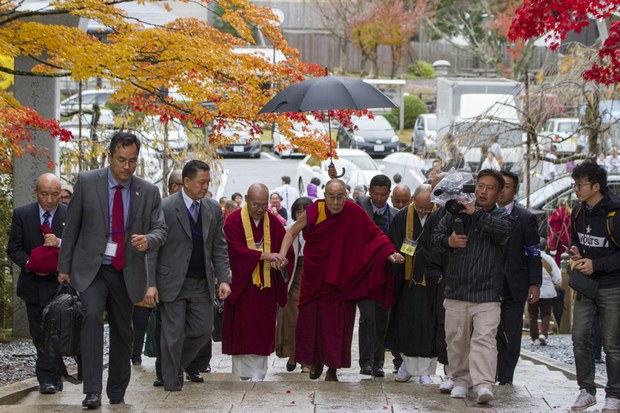 ༧གོང་ས་མཆོག་ཉི་ཧོང་གི་ཤིན་གྷོན་གོམས་སྲོལ་གྱི་ཐོག་ནས་གསང་སྔགས་ཀྱི་རྒྱུད་འཛིན་བྱེད་མཁན་གྱི་དགོན་པ་ཀོ་ཡ་སན་ལ་ཕེབས་བཞིན་པ། ༢༠༡༦།༡༡།༡༤ ༧གོང་ས་མཆོག་ཉི་ཧོང་གི་ཤིན་གྷོན་གོམས་སྲོལ་གྱི་ཐོག་ནས་གསང་སྔགས་ཀྱི་རྒྱུད་འཛིན་བྱེད་མཁན་གྱི་དགོན་པ་ཀོ་ཡ་སན་ལ་ཕེབས་བཞིན་པ། ༢༠༡༦།༡༡།༡༤