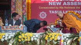 ༧གོང་ས་མཆོག་གིས་བྱེས་ཀྱི་ཆོས་སྡེ་ཆེན་པོ་བཀྲ་ཤིས་ལྷུན་པོར་ཆོས་འབྲེལ་བཀའ་སློབ་གནང་སྐབས། ༢༠༡༥།༡༢།༡༩
