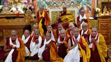 ༧གོང་ས་མཆོག་གིས་ཕྱི་ནང་གི་དད་ལྡན་ཕོ་མོ་ཚོར་དགེ་ཚུལ་གྱི་སྡོམ་པ་སྩལ་གནང་སྐབས། ༢༠༡༩།༣།༦