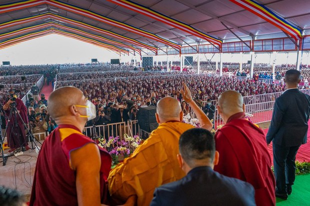བོད་མི་དང་ཧི་མཱ་ལ་ཡའི་རི་རྒྱུད་ཁུལ་གྱི་ཆོས་ཞུ་བ་ཚོས་བཀའ་ཆོས་ཞུ་བའི་ཕྱག་འཁྱེར་ཞུ་དགོས་ཀྱི་མེད་པ་བསྒྲགས་འདུག