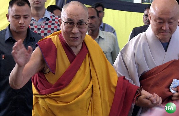 ༧གོང་ས་མཆོག་ཨེ་ཤེ་ཡའི་དད་ལྡན་པ་ཚོར་གསུངས་ཆོས་གནང་བར་ཕེབས་བཞིན་པ། ༢༠༡༥།༩།༧