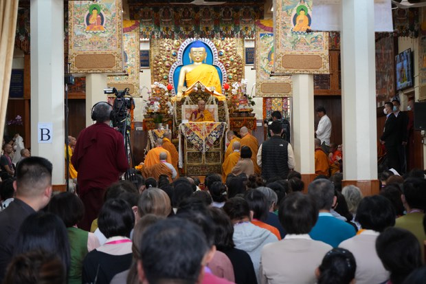༸གོང་ས་མཆོག་གིས། མི་ཚེ་བྱམས་བརྩེ་ལྡན་པའི་ངང་བསྐྱལ་ན་འཛམ་གླིང་ཞི་བདེ་ངོ་མ་དེ་ཡོང་གི་རེད་ཅེས། བཀའ་སྩལ་བ།