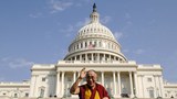 ༧གོང་ས་མཆོག་ཨ་རིའི་གྲོས་ཚོགས་ཁང་གི་མདུན། 2007/10/18