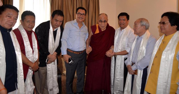 ཨ་རུ་ན་ཅལ་མངའ་སྡེའི་སྤྱི་ཁྱབ་བློན་ཆེན་པདྨ་མཁའ་འགྲོ་མཆོག་དང་གནད་ཡོད་མི་སྣ་ཁག་ཅིག་གིས་༧གོང་ས་མཆོག་ལ་མཇལ་སྐབས། ༢༠༡༦།༡༠།༠༩ ཨ་རུ་ན་ཅལ་མངའ་སྡེའི་སྤྱི་ཁྱབ་བློན་ཆེན་པདྨ་མཁའ་འགྲོ་མཆོག་དང་གནད་ཡོད་མི་སྣ་ཁག་ཅིག་གིས་༧གོང་ས་མཆོག་ལ་མཇལ་སྐབས། ༢༠༡༦།༡༠།༠༩