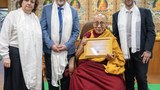 སྤྱི་ནོར་༸གོང་ས་༸སྐྱབས་མགོན་ཆེན་པོ་མཆོག་ལ་ད་ན་བུ་སི་གཙུག་ལག་སློབ་གཉེར་ཁང་གིས་མངོན་བསྟོད་གཟེངས་རྟགས་འབུལ་ལམ་ཞུས་འདུག
