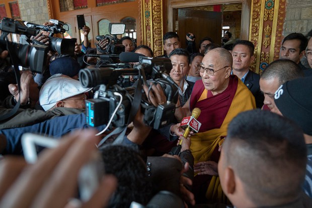 ༧གོང་ས་མཆོག་གིས་གསར་འགོད་པར་བཀའ་ལན་གནང་བཞིན་པ། ༢༠༡༧།༤།༦