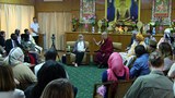 ༧གོང་ས་མཆོག་གིས་འཛམ་གླིང་ཤར་ནུབ་ཀྱི་གཞོན་སྐྱེས་དབུ་ཁྲིད་ཚོའི་བགྲོ་གླེང་ལྷན་ཚོགས་ཀྱི་ཚོགས་མགོན་དུ་བཀའ་སློབ་བསྩལ་གནང་སྐབས། ༢༠༡༦།༥།༣