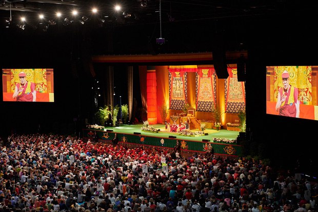 ༧གོང་ས་མཆོག་གིས་སུ་ཌ་སེ་སྦོག་ཏུ་དད་ལྡན་པ་སྟོང་ཚོ་མང་པོར་འཕགས་པ་སྤྱན་རས་གཟིགས་ཀྱི་བཀའ་དབང་གནང་སྐབས། ༢༠༡༦།༩།༡༦ ༧གོང་ས་མཆོག་གིས་སུ་ཌ་སེ་སྦོག་ཏུ་དད་ལྡན་པ་སྟོང་ཚོ་མང་པོར་འཕགས་པ་སྤྱན་རས་གཟིགས་ཀྱི་བཀའ་དབང་གནང་སྐབས། ༢༠༡༦།༩།༡༦