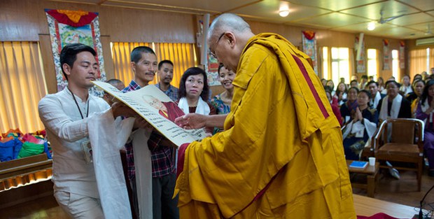 ༧གོང་ས་མཆོག་Vietnamགྱི་ཚོང་པའི་སྐུ་ཚབ་དང་མཇལ་འཕྲད་སྐབས། ༢༠༡༥།༥།༡༥