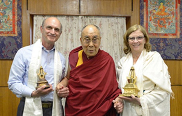 ཨ་རིའི་(North Carolina)འི་གྲོང་ཁྱེར་(Raleigh)ཀྱི་གྲོང་ཁྱེར་སྤྱི་ཁྱབ་པ་(Nancy McFarlane)ལགས་བཞུགས་སྒར་རྡ་རམ་ས་ལར་ཕེབས་སྐབས། ༢༠༡༧ ཨ་རིའི་(North Carolina)འི་གྲོང་ཁྱེར་(Raleigh)ཀྱི་གྲོང་ཁྱེར་སྤྱི་ཁྱབ་པ་(Nancy McFarlane)ལགས་བཞུགས་སྒར་རྡ་རམ་ས་ལར་ཕེབས་སྐབས། ༢༠༡༧