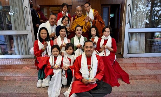 གནམ་དཔྱད་ཚན་རིག་པ་ཞིག་གིས་༧གོང་ས་མཆོག་གི་ལམ་སྟོན་ཁག་སྔར་ནས་ལག་བསྟར་གནང་བཞིན་པ་གསུང་བྱུང་། གནམ་དཔྱད་ཚན་རིག་པ་ཞིག་གིས་༧གོང་ས་མཆོག་གི་ལམ་སྟོན་ཁག་སྔར་ནས་ལག་བསྟར་གནང་བཞིན་པ་གསུང་བྱུང་།