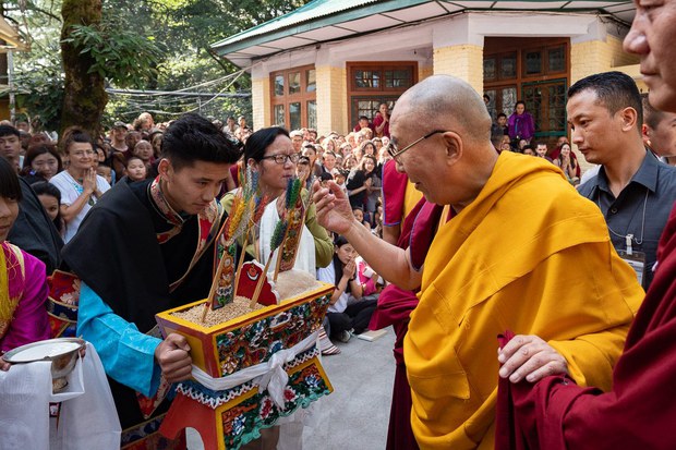 ༧གོང་ས་མཆོག་གིས་བོད་མི་གཞོན་སྐྱེས་ཚོར་ལོ་རེའི་འཆར་ཅན་གྱི་ཉིན་གསུམ་རིང་གི་ནང་ཆོས་ངོ་སྤྲོད་སྐབས། ༢༠༡༨།༦།༦ ༧གོང་ས་མཆོག་གིས་བོད་མི་གཞོན་སྐྱེས་ཚོར་ལོ་རེའི་འཆར་ཅན་གྱི་ཉིན་གསུམ་རིང་གི་ནང་ཆོས་ངོ་སྤྲོད་སྐབས། ༢༠༡༨།༦།༦
