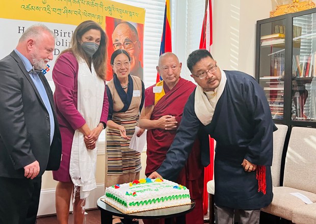 རྒྱ་གར་གྱི་སྲིད་བློན་དང་ཨ་རིའི་ཕྱི་སྲིད་དྲུང་ཆེ་སོགས་ཀྱིས་༧གོང་ས་མཆོག་གི་འཁྲུངས་སྐར་ལ་འཚམས་འདྲི་གནང་འདུག རྒྱ་གར་གྱི་སྲིད་བློན་དང་ཨ་རིའི་ཕྱི་སྲིད་དྲུང་ཆེ་སོགས་ཀྱིས་༧གོང་ས་མཆོག་གི་འཁྲུངས་སྐར་ལ་འཚམས་འདྲི་གནང་འདུག