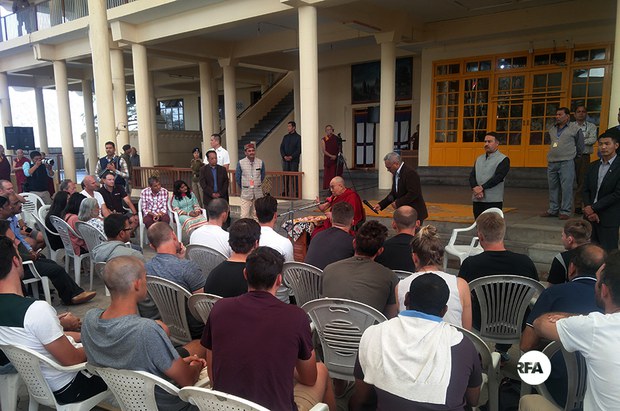 ༧གོང་ས་མཆོག་གིས་ཨོསི་ཏྲེ་རི་ལི་ཡའི་དབྱུག་རྩེད་སྤོ་ལོའི་རྕེད་འགྲན་རུ་ཁག་ལ་མཇལ་ཁ་དང་བཀའ་སློབ་གནང་སྐབས། ༢༠༡༧།༣།༢༤ ༧གོང་ས་མཆོག་གིས་ཨོསི་ཏྲེ་རི་ལི་ཡའི་དབྱུག་རྩེད་སྤོ་ལོའི་རྕེད་འགྲན་རུ་ཁག་ལ་མཇལ་ཁ་དང་བཀའ་སློབ་གནང་སྐབས། ༢༠༡༧།༣།༢༤