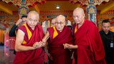 ༸གོང་ས་༸སྐྱབས་མགོན་ཆེན་པོ་མཆོག་རྒྱུད་སྨད་གྲྭ་ཚང་དུ་༸ཞབས་སོར་འཁོད་པ་དང་། འབྱུང་འགྱུར་མུ་མཐུད་ལོ་བཅོ་ལྔ་ཉི་ཤུའི་རིང་བོད་བསྟན་སྲིད་ལ་ཞབས་འདེགས་སྒྲུབ་ཐུབ་ཀྱི་རེད་ཅེས་བཀའ་སྩལ་སོང་།