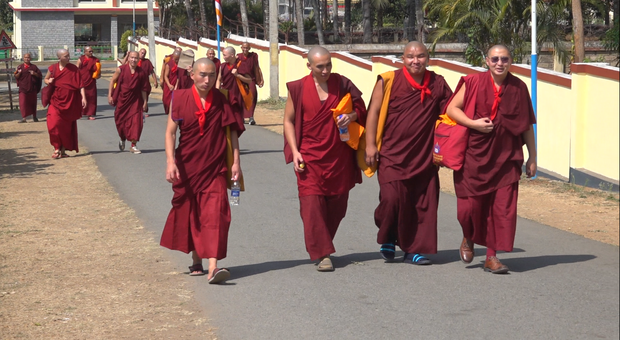 ༸གོང་ས་༸སྐྱབས་མགོན་ཆེན་པོ་མཆོག་ནས་བསྙེན་རྫོགས་ཀྱི་སྡོམ་པ་བསྩལ་རྒྱུའི་མཛད་འཆར་ཁག་རེ་ཞིག་མཇུག་སྒྲིལ་བ།