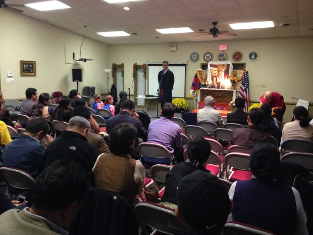 ཨ་རིའི་རྒྱལ་སར་༧གོང་ས་མཆོག་ལ་ཨ་རིའི་གསེར་གྱི་གཟེངས་རྟགས་འབུལ་བཞེས་མཛད་པའི་ཉིན་མོ་སྲུང་བརྩི་ཞུས་གནང་སྐབས། ༢༠༡༥།༡༠།༡༧ ཨ་རིའི་རྒྱལ་སར་༧གོང་ས་མཆོག་ལ་ཨ་རིའི་གསེར་གྱི་གཟེངས་རྟགས་འབུལ་བཞེས་མཛད་པའི་ཉིན་མོ་སྲུང་བརྩི་ཞུས་གནང་སྐབས། ༢༠༡༥།༡༠།༡༧