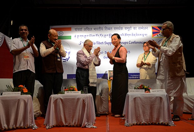 ཕྱི་དྲིལ་བཀའ་བློན་བདེ་སྐྱིད་ཆོས་དབྱངས་མཆོག་གིས་རྒྱ་གར་བོད་དོན་རྒྱབ་སྐྱོར་ཚོགས་ཆེན་ཐོག་གཏམ་བཤད་གནང་སྐབས། ༢༠༡༥།༡༡།༣ ཕྱི་དྲིལ་བཀའ་བློན་བདེ་སྐྱིད་ཆོས་དབྱངས་མཆོག་གིས་རྒྱ་གར་བོད་དོན་རྒྱབ་སྐྱོར་ཚོགས་ཆེན་ཐོག་གཏམ་བཤད་གནང་སྐབས། ༢༠༡༥།༡༡།༣