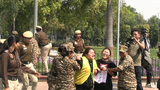 བོད་མི་ལས་འགུལ་བ་རྣམས་ཀྱིས་རྒྱལ་ས་ལྡི་ལིར་རྟེན་གཞི་བྱས་པའི་རྒྱ་ནག་གཞུང་ཚབ་མདུན་དུ་ངོ་རྒོལ་སྐད་འབོད་ཀྱི་ལས་འགུལ་སྤེལ་བ།
