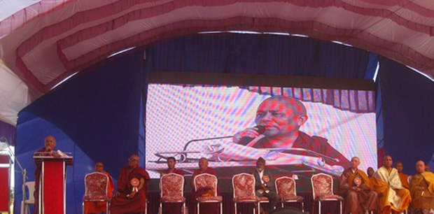 སྤྱི་འཐུས་ཚོགས་གཞོན་ཨ་ཅཱརྱ་ཡེ་ཤེས་ཕུན་ཚོགས་མཆོག་གིས་རྒྱ་གར་ནག་སྤུར་ནང་གཏམ་བཤད་གནང་བཞིན་པ། ༢༠༡༧།༢།༨ སྤྱི་འཐུས་ཚོགས་གཞོན་ཨ་ཅཱརྱ་ཡེ་ཤེས་ཕུན་ཚོགས་མཆོག་གིས་རྒྱ་གར་ནག་སྤུར་ནང་གཏམ་བཤད་གནང་བཞིན་པ། ༢༠༡༧།༢།༨
