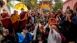 ༧གོང་ས་༧སྐྱབས་མགོན་ཆེན་པོ་མཆོག་གི་གསུང་ཆོས་ཞུ་མཁན་རྒྱལ་ཁབ་༦༥ ཙམ་ནས་ཕེབས་འབྱོར་བྱུང་འདུག