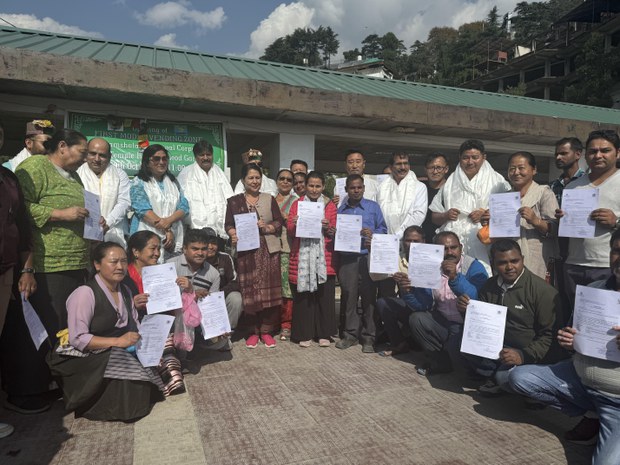 རྡ་ས་གནས་སྡོད་ལམ་ཁྲོམ་དུ་ཚོང་ལས་བསྐྱོན་མཁན་བོད་མི་གྲངས་ ༧ ལ་གཏན་འཇགས་ཁྲོམ་ས་ཐོབ་པ།