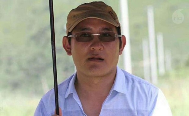 རྩོམ་པ་པོ་དྷཱི་ལྷ་ལྡན་ལགས་རྒྱ་ནག་གི་བཙོན་ཁང་དུ་ལོ་བཞིའི་བཙོན་འཇུག་རྗེས་ཀློད་གྲོལ་ཐོབ་ཡོད་འདུག